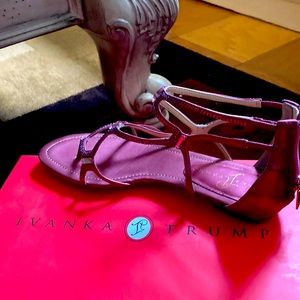 Ivanka Trump, size 9, upper leather